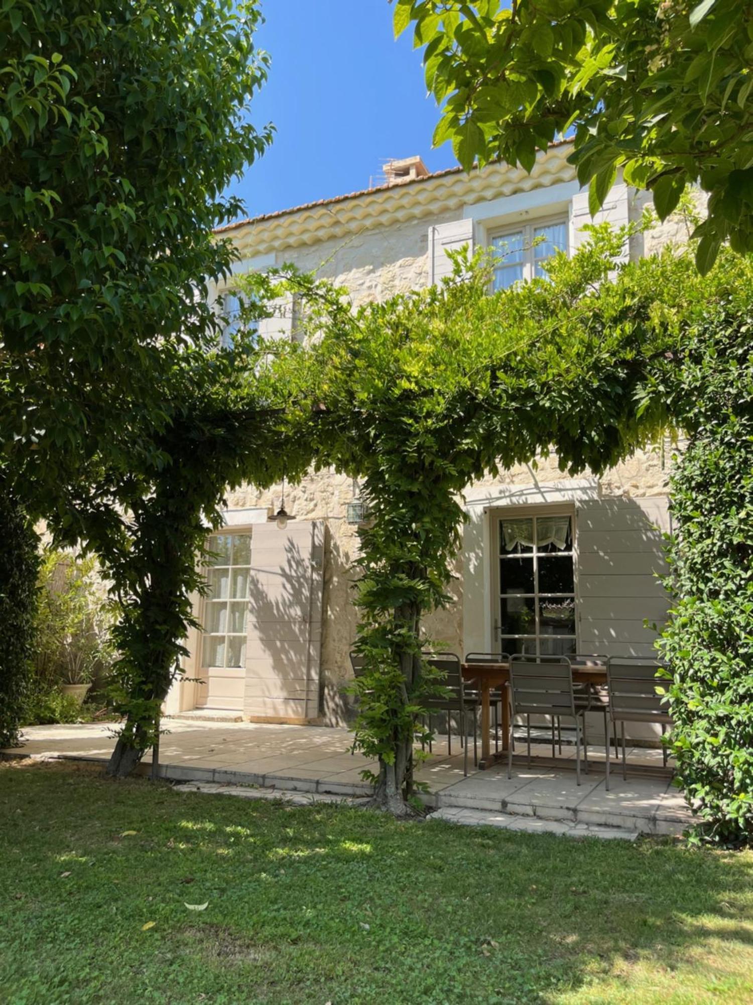 Le Mas Du Chemin : Mas Typique Des Alpilles Paradou Luaran gambar